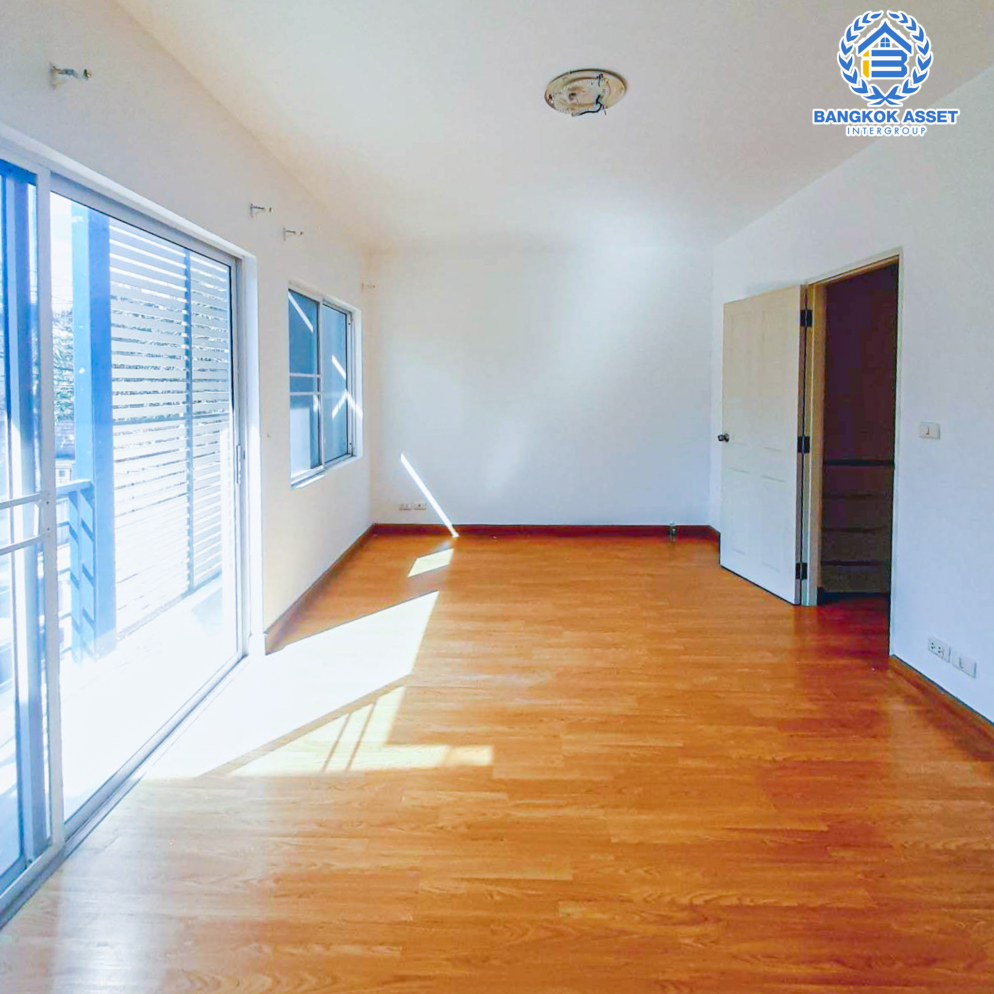 *****ทาวน์เฮ้าส์มือสองนนทบุรี โครงการ เดอะทรัสต์ทาวน์ ราชพฤกษ์-รัตนาธิเบศร์ เนื้อที่กว้างเกือบ 20 ตร.ว. ฟังก์ชัน 3 ห้องนอน 2 ห้องน้ำ 1 ที่จอดรถ แถมฟรี! 1 เครื่องปรับอากาศ 1 เครื่องทำน้ำอุ่น บนทำเลดี ติดถนนราชพฤกษ์ ใกล้รถไฟฟ้าสายสีม่วง "สถานีบางรักน้อยท่าอิฐ" และทางด่วน "ศรีรัช"...