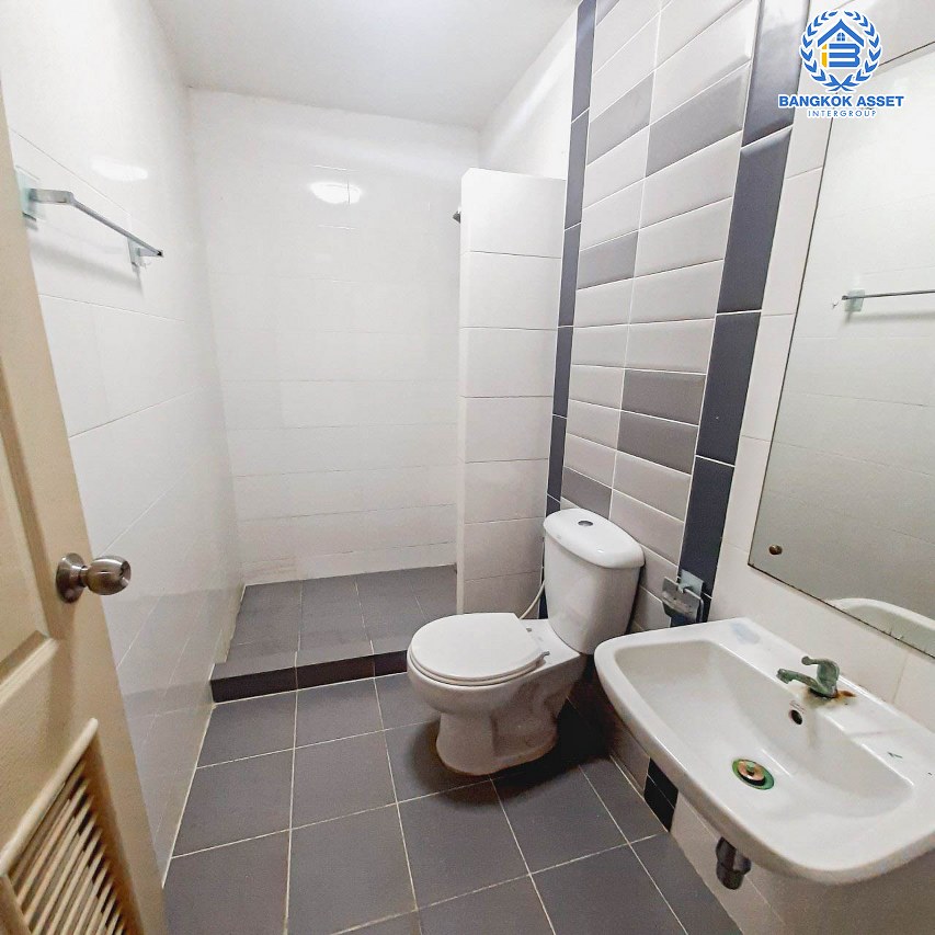 *****ทาวน์เฮ้าส์มือสองนนทบุรี โครงการ เดอะทรัสต์ทาวน์ ราชพฤกษ์-รัตนาธิเบศร์ เนื้อที่กว้างเกือบ 20 ตร.ว. ฟังก์ชัน 3 ห้องนอน 2 ห้องน้ำ 1 ที่จอดรถ แถมฟรี! 1 เครื่องปรับอากาศ 1 เครื่องทำน้ำอุ่น บนทำเลดี ติดถนนราชพฤกษ์ ใกล้รถไฟฟ้าสายสีม่วง "สถานีบางรักน้อยท่าอิฐ" และทางด่วน "ศรีรัช"...