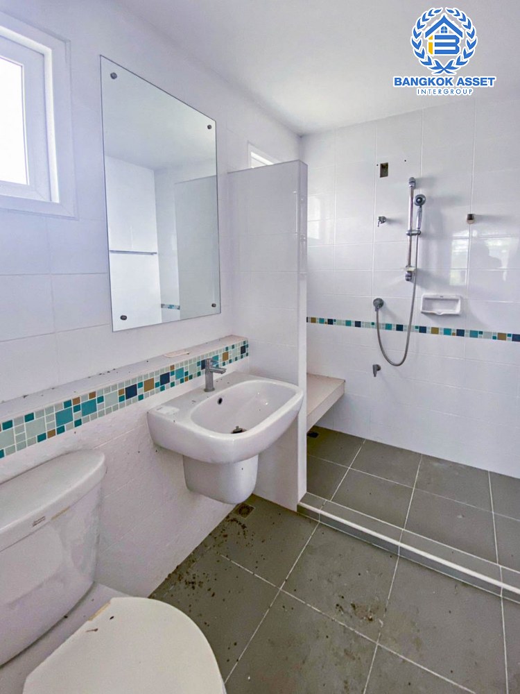 *****บ้านเดี่ยวมือสอง โครงการ พฤกษ์ลดา ปิ่นเกล้า-สาย5 หลังมุม! จากแบรนด์ L&H เนื้อที่กว้างขวางกว่า 63.40 ตร.ว. ฟังก์ชั่น 3 ห้องนอน 2 ห้องน้ำ 2 ที่จอดรถ สภาพดี มาพร้อมราคาสุดคุ้มค่า บนทำเลดี เชื่อมต่อถนนบรมราชชนนี, ถนนปิ่นเกล้า-นครชัยศรี, ถนนพุทธมณฑลสาย5 ใกล้เซ็นทรัลศาลายา จองเลย!