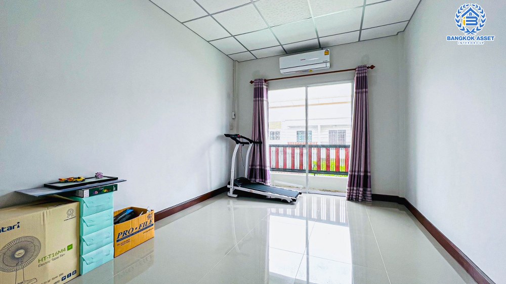 ทาวน์เฮ้าส์มือสอง กรุงเทพฯ หมู่บ้าน อรุณทอง เพชรเกษม เนื้อที่กว้าง 18 ตร.ว. ฟังก์ชัน 3 ห้องนอน 2 ห้องน้ำ บ้านสภาพสวยสไตล์ Home Office พร้อมราคาสุดคุ้มค่า! ตั้งบนทำเลแห่งการเดินทาง แถมฟรี! เครื่องปรับอากาศ เชื่อมต่อถนนเพชรเกษม ใกล้โครงการรถไฟฟ้าสายสีน้ำเงิน "สถานีบางหว้า" จองเลย