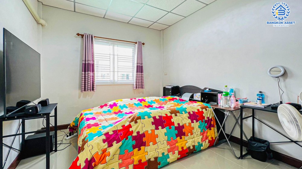 ทาวน์เฮ้าส์มือสอง กรุงเทพฯ หมู่บ้าน อรุณทอง เพชรเกษม เนื้อที่กว้าง 18 ตร.ว. ฟังก์ชัน 3 ห้องนอน 2 ห้องน้ำ บ้านสภาพสวยสไตล์ Home Office พร้อมราคาสุดคุ้มค่า! ตั้งบนทำเลแห่งการเดินทาง แถมฟรี! เครื่องปรับอากาศ เชื่อมต่อถนนเพชรเกษม ใกล้โครงการรถไฟฟ้าสายสีน้ำเงิน "สถานีบางหว้า" จองเลย