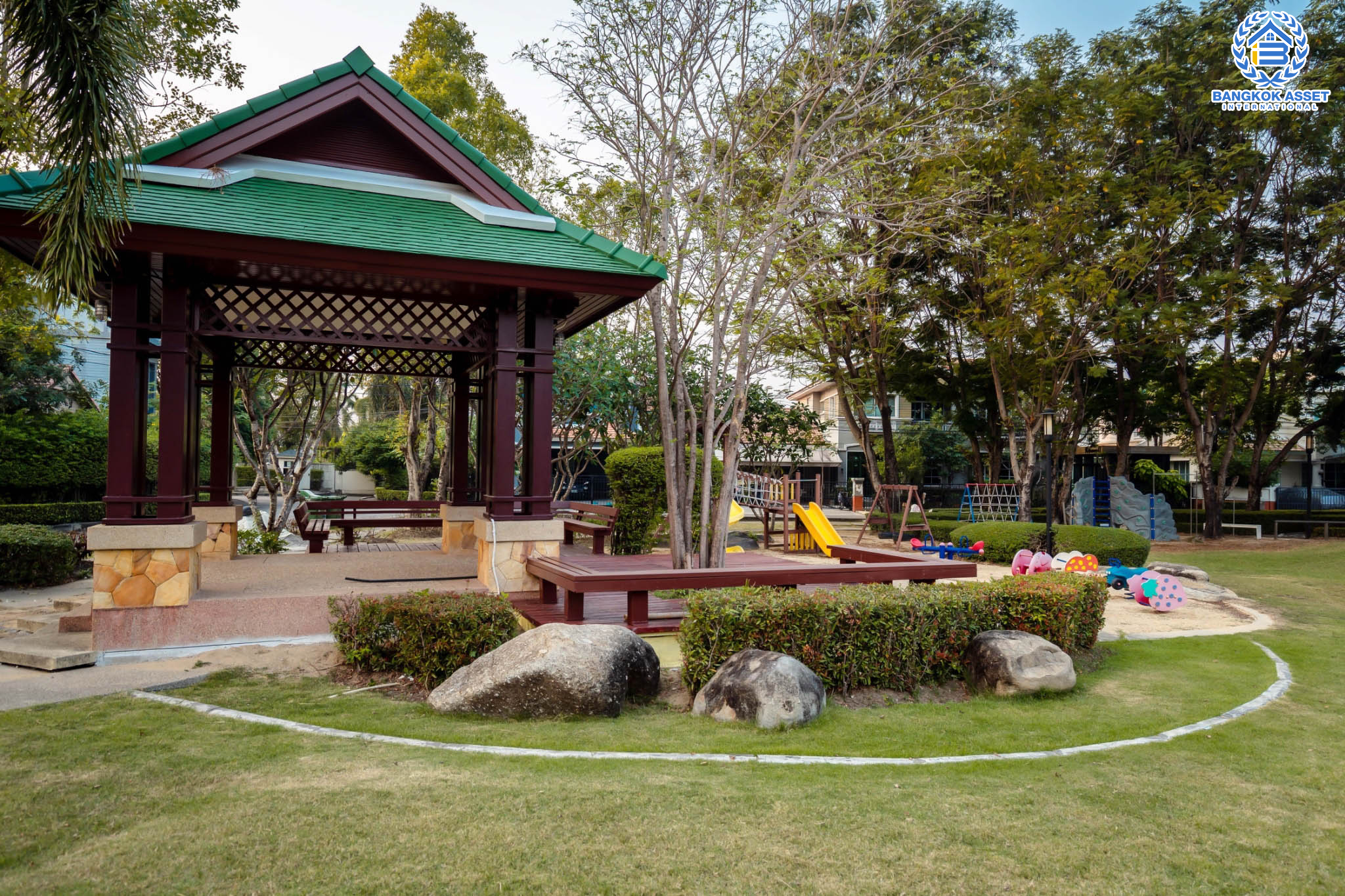 บ้านมือสองตกแต่งใหม่ แบรนด์ LH โครงการ มัณฑนา ราชพฤกษ์ หลังมุม เนื้อที่ 60.1 ตร.ว. ฟังก์ชัน 3 ห้องนอน 2 ห้องน้ำ จอดรถได้ 1 คัน พร้อมพื้นที่รอบบ้านกว้างขวาง Facilities ตอบโจทย์ทุกกิจกรรม! บนทำเลใกล้วงเวียนพระราม5 เซ็นทรัลเวสต์เกต และรถไฟฟ้า "สถานีบางรักน้อยท่าอิฐ"