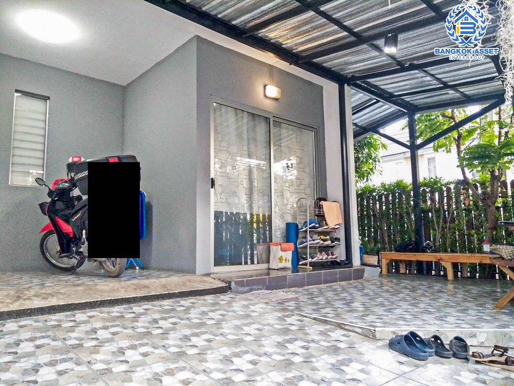 ทาวน์เฮ้าส์มือสอง โครงการ พฤกษา105 ฉลองกรุง-ลาดกระบัง หลังมุม! เนื้อที่ 22.30 ตร.ว. ฟังก์ชัน 3 ห้องนอน 2 ห้องน้ำ บ้านต่อเติมครบ ฟรีแอร์! พร้อมเข้าอยู่ ทำเลดี เข้า-ออกได้ทั้งถนนฉลองกรุง และถนนสุวิทวงศ์ เชื่อมต่อรถไฟฟ้าสายสีส้ม(สายอนาคต) "สถานีสถานีสุวินทวงศ์" และถนนมอเตอร์เวย์กรุงเทพฯ-ชลบุรี