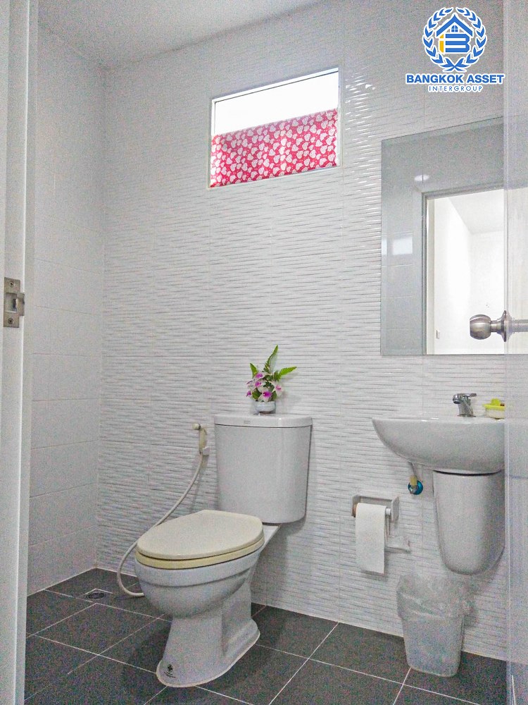 ทาวน์เฮ้าส์มือสอง โครงการ พฤกษา105 ฉลองกรุง-ลาดกระบัง หลังมุม! เนื้อที่ 22.30 ตร.ว. ฟังก์ชัน 3 ห้องนอน 2 ห้องน้ำ บ้านต่อเติมครบ ฟรีแอร์! พร้อมเข้าอยู่ ทำเลดี เข้า-ออกได้ทั้งถนนฉลองกรุง และถนนสุวิทวงศ์ เชื่อมต่อรถไฟฟ้าสายสีส้ม(สายอนาคต) "สถานีสถานีสุวินทวงศ์" และถนนมอเตอร์เวย์กรุงเทพฯ-ชลบุรี