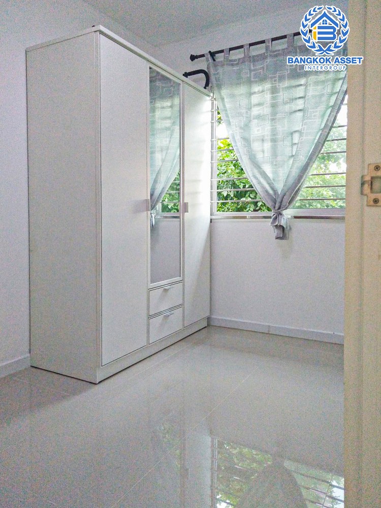 ทาวน์เฮ้าส์มือสอง โครงการ พฤกษา105 ฉลองกรุง-ลาดกระบัง หลังมุม! เนื้อที่ 22.30 ตร.ว. ฟังก์ชัน 3 ห้องนอน 2 ห้องน้ำ บ้านต่อเติมครบ ฟรีแอร์! พร้อมเข้าอยู่ ทำเลดี เข้า-ออกได้ทั้งถนนฉลองกรุง และถนนสุวิทวงศ์ เชื่อมต่อรถไฟฟ้าสายสีส้ม(สายอนาคต) "สถานีสถานีสุวินทวงศ์" และถนนมอเตอร์เวย์กรุงเทพฯ-ชลบุรี