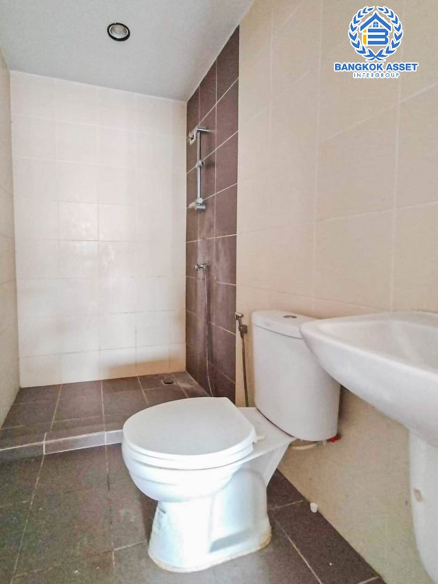 *****ทาวน์โฮมมือสองนนทบุรี หมู่บ้าน สิวารัตน์9 บางกรวย-กรุงเทพ เนื้อที่ 19 ตร.ว. ฟังก์ชัน 4 ห้องนอน 3 ห้องน้ำ 1 ที่จอดรถ แถมฟรี! 1 เครื่องปรับอากาศ บนทำเลแห่งการเดินทาง เชื่อมต่อถนนบางกรวย-ไทรน้อย, ถนนกาญจนาภิเษก ใกล้รถไฟฟ้าสายสีม่วง "สถานีคลองบางไผ่"