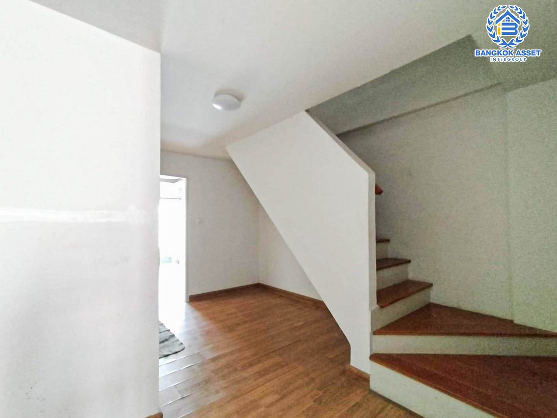 *****ทาวน์โฮมมือสองนนทบุรี หมู่บ้าน สิวารัตน์9 บางกรวย-กรุงเทพ เนื้อที่ 19 ตร.ว. ฟังก์ชัน 4 ห้องนอน 3 ห้องน้ำ 1 ที่จอดรถ แถมฟรี! 1 เครื่องปรับอากาศ บนทำเลแห่งการเดินทาง เชื่อมต่อถนนบางกรวย-ไทรน้อย, ถนนกาญจนาภิเษก ใกล้รถไฟฟ้าสายสีม่วง "สถานีคลองบางไผ่"