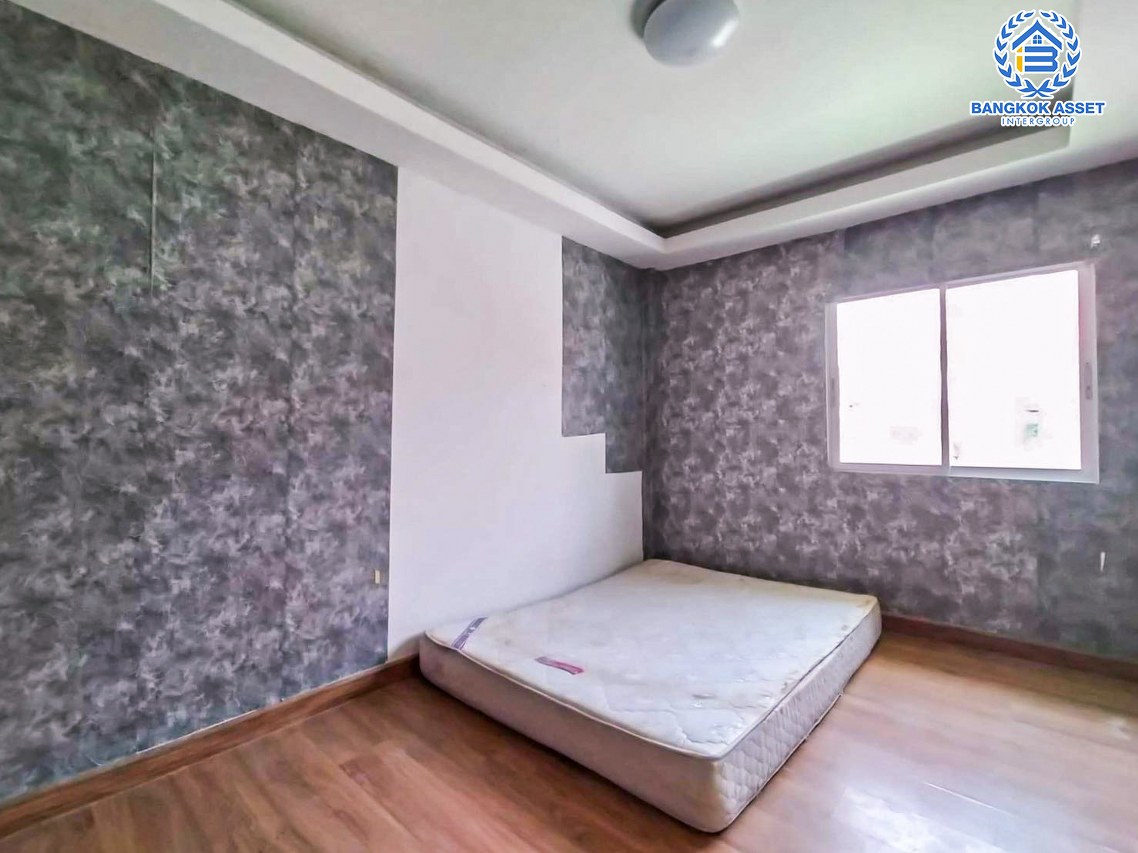 *****ทาวน์โฮมมือสองนนทบุรี หมู่บ้าน สิวารัตน์9 บางกรวย-กรุงเทพ เนื้อที่ 19 ตร.ว. ฟังก์ชัน 4 ห้องนอน 3 ห้องน้ำ 1 ที่จอดรถ แถมฟรี! 1 เครื่องปรับอากาศ บนทำเลแห่งการเดินทาง เชื่อมต่อถนนบางกรวย-ไทรน้อย, ถนนกาญจนาภิเษก ใกล้รถไฟฟ้าสายสีม่วง "สถานีคลองบางไผ่"