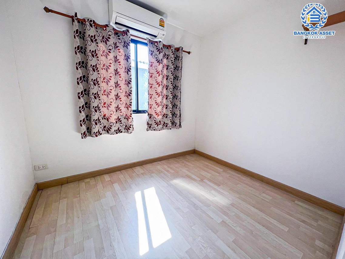 *****ทาวน์เฮ้าส์มือสองกรุงเทพมหานคร โครงการ เดอะคอนเนค31 ดอนเมือง-เทิดราชัน เนื้อที่ 18.2 ตร.ว. ฟังก์ชัน 3 ห้องนอน 2 ห้องน้ำ 1 ที่จอดรถ แถมฟรี! 1 เครื่องปรับอากาศ 1 เครื่องทำน้ำอุ่น บนทำเลใกล้สนามบินดอนเมือง, รถไฟฟ้าสายสีแดง "สถานีดอนเมือง" และทางด่วน "อุตรภิมุข"