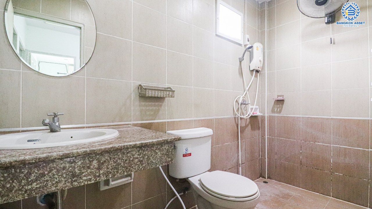 *****ทาวน์เฮ้าส์มือสองนนทบุรี หมู่บ้าน บัวทองธานีพาร์ควิลล์12 บางกรวย-ไทรน้อย เนื้อที่เกือบ 19 ตร.ว. ฟังก์ชัน 3 ห้องนอน 2 ห้องน้ำ 1 ที่จอดรถ บ้านสวยพร้อมอยู่ ต่อเติมโรงรถ และครัวหลังบ้าน บนทำเลดี เพียง 10 นาทีก็ถึงเซ็นทรัลเวสต์เกต และรถไฟฟ้าสายสีม่วง "สถานีคลองบางไผ่"