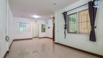 *****ทาวน์เฮ้าส์มือสองนนทบุรี หมู่บ้าน บัวทองธานีพาร์ควิลล์12 บางกรวย-ไทรน้อย เนื้อที่เกือบ 19 ตร.ว. ฟังก์ชัน 3 ห้องนอน 2 ห้องน้ำ 1 ที่จอดรถ บ้านสวยพร้อมอยู่ ต่อเติมโรงรถ และครัวหลังบ้าน บนทำเลดี เพียง 10 นาทีก็ถึงเซ็นทรัลเวสต์เกต และรถไฟฟ้าสายสีม่วง "สถานีคลองบางไผ่"