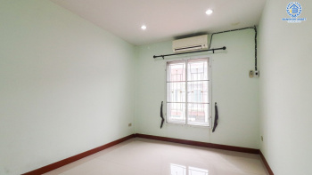 *****ทาวน์เฮ้าส์มือสองนนทบุรี หมู่บ้าน บัวทองธานีพาร์ควิลล์12 บางกรวย-ไทรน้อย เนื้อที่เกือบ 19 ตร.ว. ฟังก์ชัน 3 ห้องนอน 2 ห้องน้ำ 1 ที่จอดรถ บ้านสวยพร้อมอยู่ ต่อเติมโรงรถ และครัวหลังบ้าน บนทำเลดี เพียง 10 นาทีก็ถึงเซ็นทรัลเวสต์เกต และรถไฟฟ้าสายสีม่วง "สถานีคลองบางไผ่"