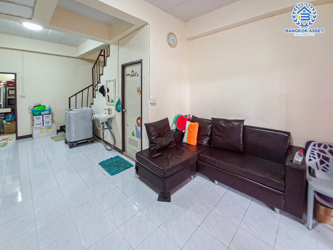 *****ทาวน์เฮ้าส์มือสองกรุงเทพฯ หมู่บ้าน อมรทรัพย์ สุวินทวงศ์ เนื้อที่กว้าง 21 ตร.ว. ฟังก์ชัน 2 ห้องนอน 2 ห้องน้ำ 2 ที่จอดรถ เข้าอยู่ได้เลย อากาศดี บนทำเลดี เชื่อมต่อถนนมีนบุรี, ถนนสุวินทวงศ์, ถนนรามคำแหง ใกล้รถไฟฟ้าสายสีชมพู "สถานีมีนบุรี" จองเลย!