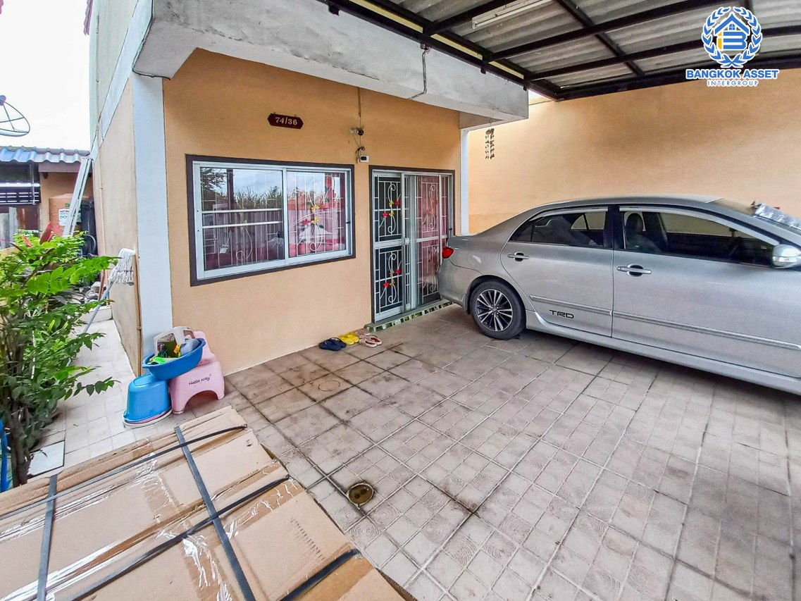 *****ทาวน์เฮ้าส์มือสองกรุงเทพฯ หมู่บ้าน อมรทรัพย์ สุวินทวงศ์ เนื้อที่กว้าง 21 ตร.ว. ฟังก์ชัน 2 ห้องนอน 2 ห้องน้ำ 2 ที่จอดรถ เข้าอยู่ได้เลย อากาศดี บนทำเลดี เชื่อมต่อถนนมีนบุรี, ถนนสุวินทวงศ์, ถนนรามคำแหง ใกล้รถไฟฟ้าสายสีชมพู "สถานีมีนบุรี" จองเลย!