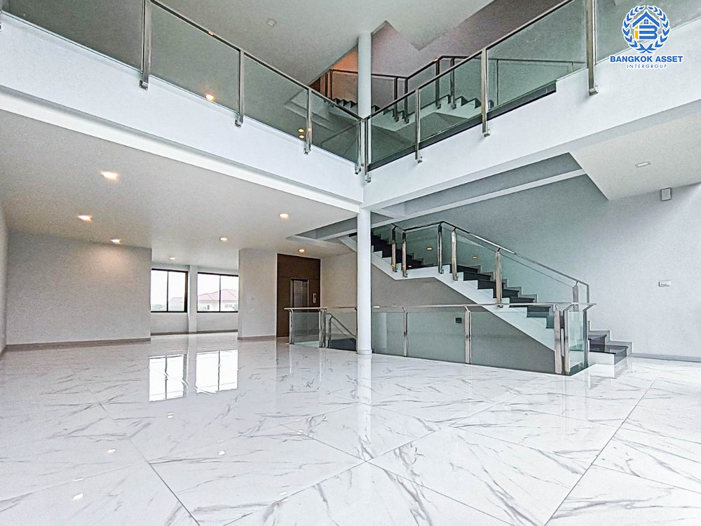 *****อาคารพาณิชย์มือหนึ่งสูง 4 ชั้น ซอยลาดพร้าว87 ลาดพร้าว เนื้อที่กว้างขวางกว่า 49.80 ตร.ว. ฟังก์ชัน 2 ห้องนอน 6 ห้องน้ำ 2 ที่จอดรถ บ้านสวยตกแต่งครบ มีลิฟท์ อยู่ในย่านที่เหมาะสำหรับทำธุรกิจ ตั้งบนทำเลดี ใก้ลรถไฟฟ้าสายสีเหลือง "สถานีลาดพร้าว83" และใกล้จุดขึ้นทางด่วน "รามอินทรา-อาจณรงค์"