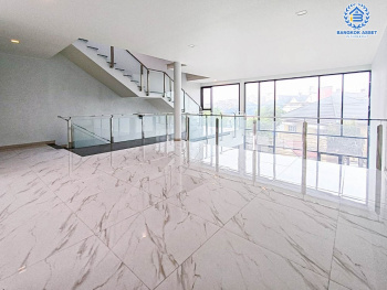 *****อาคารพาณิชย์มือหนึ่งสูง 4 ชั้น ซอยลาดพร้าว87 ลาดพร้าว เนื้อที่กว้างขวางกว่า 49.80 ตร.ว. ฟังก์ชัน 2 ห้องนอน 6 ห้องน้ำ 2 ที่จอดรถ บ้านสวยตกแต่งครบ มีลิฟท์ อยู่ในย่านที่เหมาะสำหรับทำธุรกิจ ตั้งบนทำเลดี ใก้ลรถไฟฟ้าสายสีเหลือง "สถานีลาดพร้าว83" และใกล้จุดขึ้นทางด่วน "รามอินทรา-อาจณรงค์"