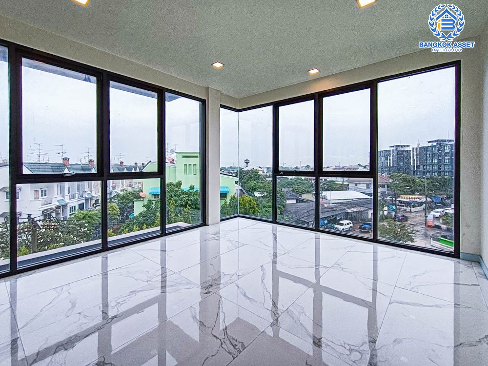 *****อาคารพาณิชย์มือหนึ่งสูง 4 ชั้น ซอยลาดพร้าว87 ลาดพร้าว หลังมุม เนื้อที่กว้าง 58.10 ตร.ว. พร้อมฟังก์ชัน 2 ห้องนอน 5 ห้องน้ำ 2 ที่จอดรถ บ้านสวยตกแต่งครบ อยู่ในย่านที่เหมาะสำหรับทำธุรกิจ ตั้งบนทำเลดี ใกล้รถไฟฟ้าสายสีเหลือง "สถานีลาดพร้าว83" และใกล้จุดขึ้นทางด่วน "รามอินทรา-อาจณรงค์"