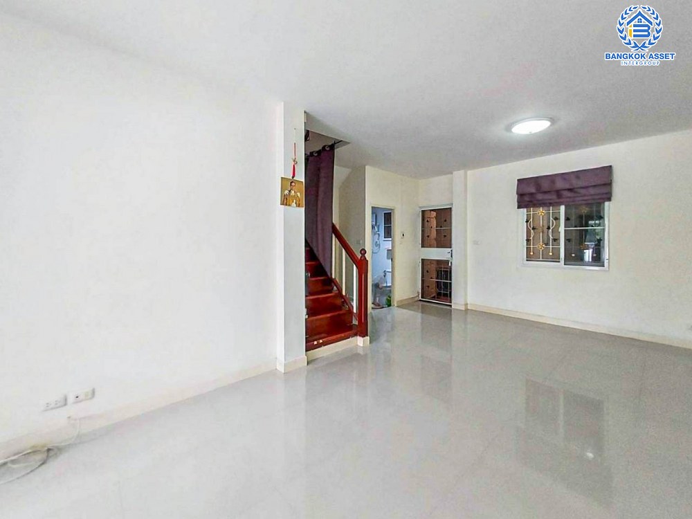 ทาวน์เฮ้าส์มือสอง นนทบุรี โครงการ ไลโอ วงแหวน-ปิ่นเกล้า บนเนื้อที่ 17.1 ตร.ว. ฟังก์ชัน 3 ห้องนอน 2 ห้องน้ำ 1 ที่จอดรถ ต่อเติมครบ พร้อมเข้าอยู่ ในราคาสุดคุ้ม! แถมฟรี! เครื่องปรับอากาศ, เครื่องทำน้ำอุ่น บนทำเลดี เชื่อมต่อถนนกาญจนาภิเษก, ถนนรัตนาธิเบศร์ และถนนราชพฤกษ์