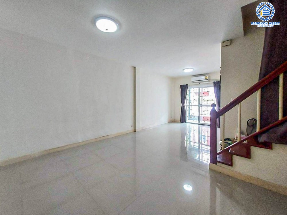 ทาวน์เฮ้าส์มือสอง นนทบุรี โครงการ ไลโอ วงแหวน-ปิ่นเกล้า บนเนื้อที่ 17.1 ตร.ว. ฟังก์ชัน 3 ห้องนอน 2 ห้องน้ำ 1 ที่จอดรถ ต่อเติมครบ พร้อมเข้าอยู่ ในราคาสุดคุ้ม! แถมฟรี! เครื่องปรับอากาศ, เครื่องทำน้ำอุ่น บนทำเลดี เชื่อมต่อถนนกาญจนาภิเษก, ถนนรัตนาธิเบศร์ และถนนราชพฤกษ์