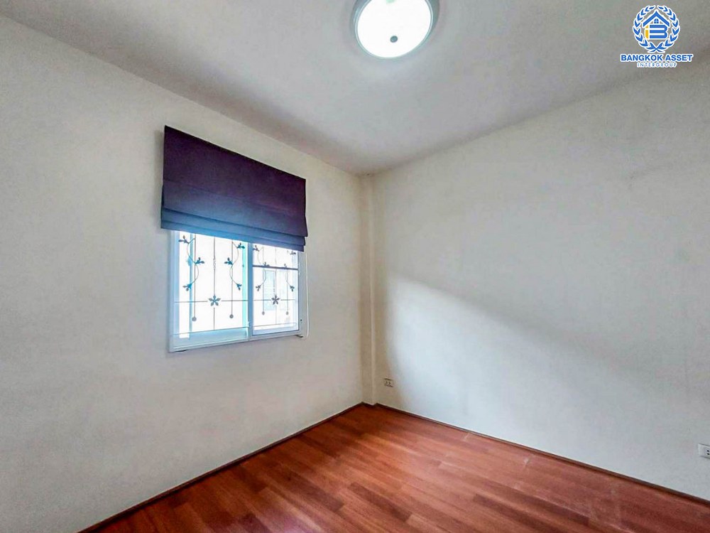 ทาวน์เฮ้าส์มือสอง นนทบุรี โครงการ ไลโอ วงแหวน-ปิ่นเกล้า บนเนื้อที่ 17.1 ตร.ว. ฟังก์ชัน 3 ห้องนอน 2 ห้องน้ำ 1 ที่จอดรถ ต่อเติมครบ พร้อมเข้าอยู่ ในราคาสุดคุ้ม! แถมฟรี! เครื่องปรับอากาศ, เครื่องทำน้ำอุ่น บนทำเลดี เชื่อมต่อถนนกาญจนาภิเษก, ถนนรัตนาธิเบศร์ และถนนราชพฤกษ์