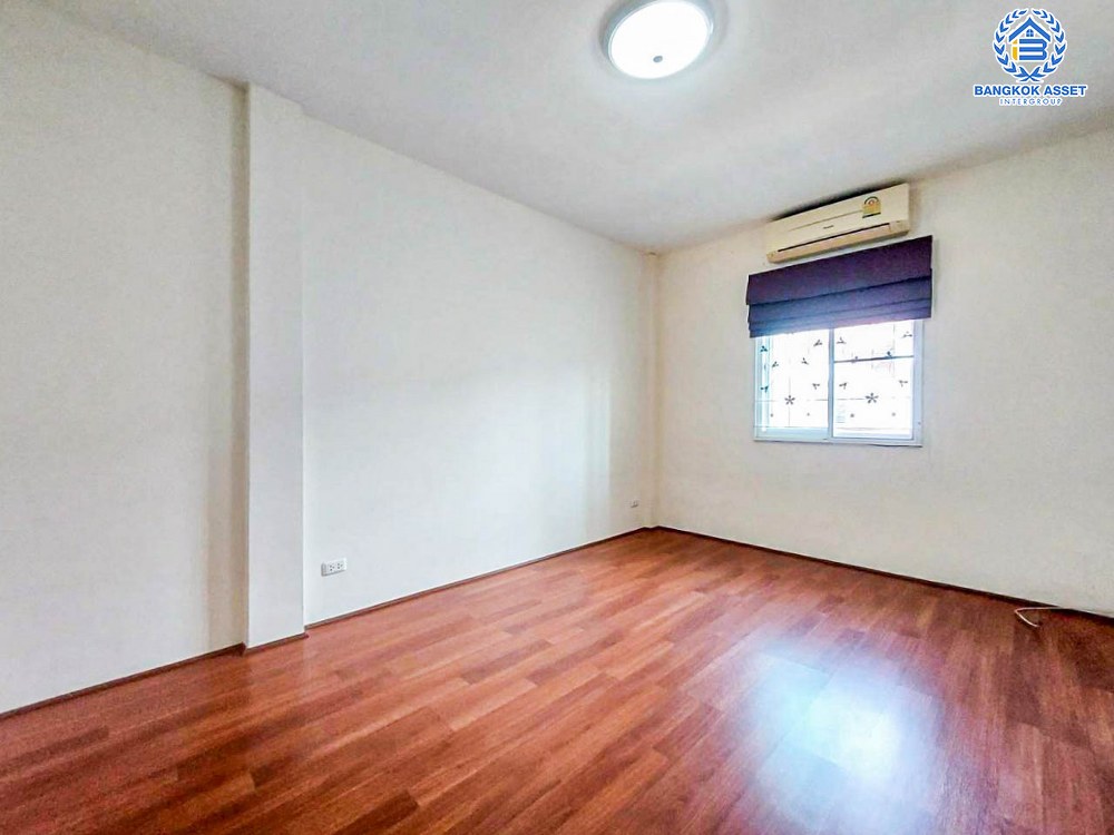 ทาวน์เฮ้าส์มือสอง นนทบุรี โครงการ ไลโอ วงแหวน-ปิ่นเกล้า บนเนื้อที่ 17.1 ตร.ว. ฟังก์ชัน 3 ห้องนอน 2 ห้องน้ำ 1 ที่จอดรถ ต่อเติมครบ พร้อมเข้าอยู่ ในราคาสุดคุ้ม! แถมฟรี! เครื่องปรับอากาศ, เครื่องทำน้ำอุ่น บนทำเลดี เชื่อมต่อถนนกาญจนาภิเษก, ถนนรัตนาธิเบศร์ และถนนราชพฤกษ์