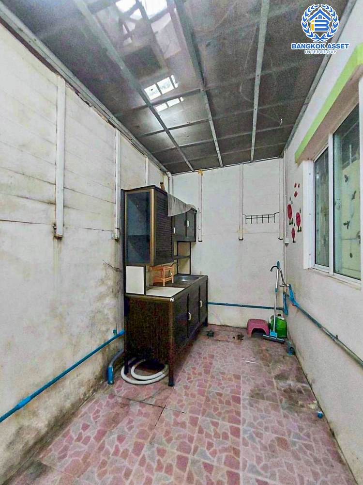 ทาวน์เฮ้าส์มือสอง นนทบุรี โครงการ ไลโอ วงแหวน-ปิ่นเกล้า บนเนื้อที่ 17.1 ตร.ว. ฟังก์ชัน 3 ห้องนอน 2 ห้องน้ำ 1 ที่จอดรถ ต่อเติมครบ พร้อมเข้าอยู่ ในราคาสุดคุ้ม! แถมฟรี! เครื่องปรับอากาศ, เครื่องทำน้ำอุ่น บนทำเลดี เชื่อมต่อถนนกาญจนาภิเษก, ถนนรัตนาธิเบศร์ และถนนราชพฤกษ์