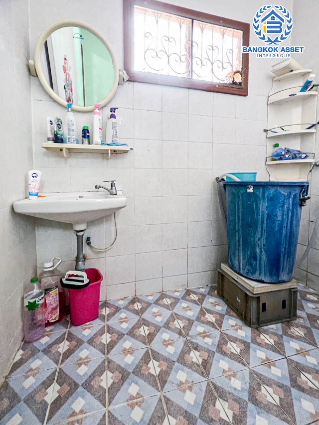 *****ทาวน์เฮ้าส์มือสองนนทบุรี หมู่บ้าน เจ้าพระยา รัตนาธิเบศร์ เนื้อที่ 19.4 ตร.ว. ฟังก์ชัน 3 ห้องนอน 2 ห้องน้ำ 1 ที่จอดรถ แถมฟรี! 2 เครื่องปรับอากาศ บนทำเลเยี่ยม เชื่อมต่อหลายเส้นทาง เพียง 6 นาทีถึงรถไฟฟ้าสายสีม่วง "สถานีบางพลู" ใกล้จุดขึ้นทางด่วน "ศรีรัช"