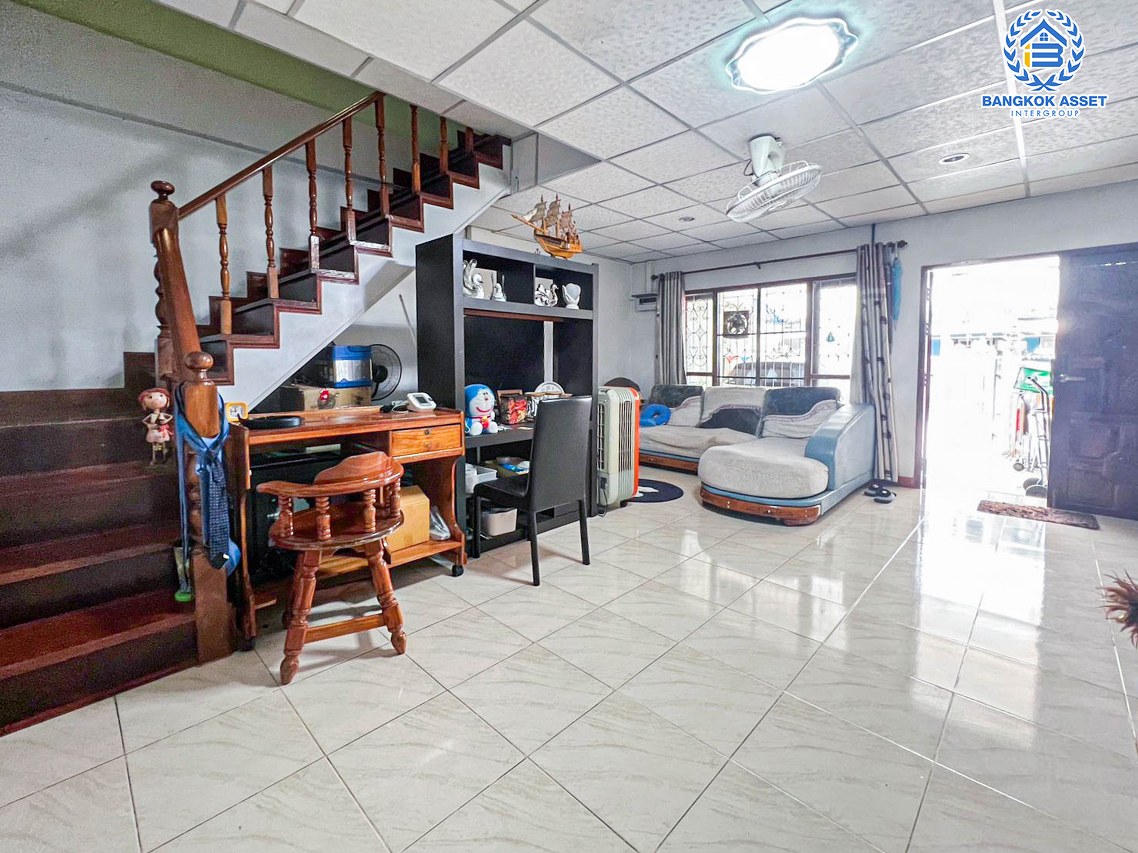 *****ทาวน์เฮ้าส์มือสองนนทบุรี หมู่บ้าน เจ้าพระยา รัตนาธิเบศร์ เนื้อที่ 19.4 ตร.ว. ฟังก์ชัน 3 ห้องนอน 2 ห้องน้ำ 1 ที่จอดรถ แถมฟรี! 2 เครื่องปรับอากาศ บนทำเลเยี่ยม เชื่อมต่อหลายเส้นทาง เพียง 6 นาทีถึงรถไฟฟ้าสายสีม่วง "สถานีบางพลู" ใกล้จุดขึ้นทางด่วน "ศรีรัช"