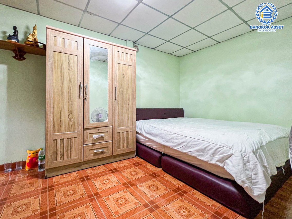 *****ทาวน์เฮ้าส์มือสองนนทบุรี หมู่บ้าน เจ้าพระยา รัตนาธิเบศร์ เนื้อที่ 19.4 ตร.ว. ฟังก์ชัน 3 ห้องนอน 2 ห้องน้ำ 1 ที่จอดรถ แถมฟรี! 2 เครื่องปรับอากาศ บนทำเลเยี่ยม เชื่อมต่อหลายเส้นทาง เพียง 6 นาทีถึงรถไฟฟ้าสายสีม่วง "สถานีบางพลู" ใกล้จุดขึ้นทางด่วน "ศรีรัช"