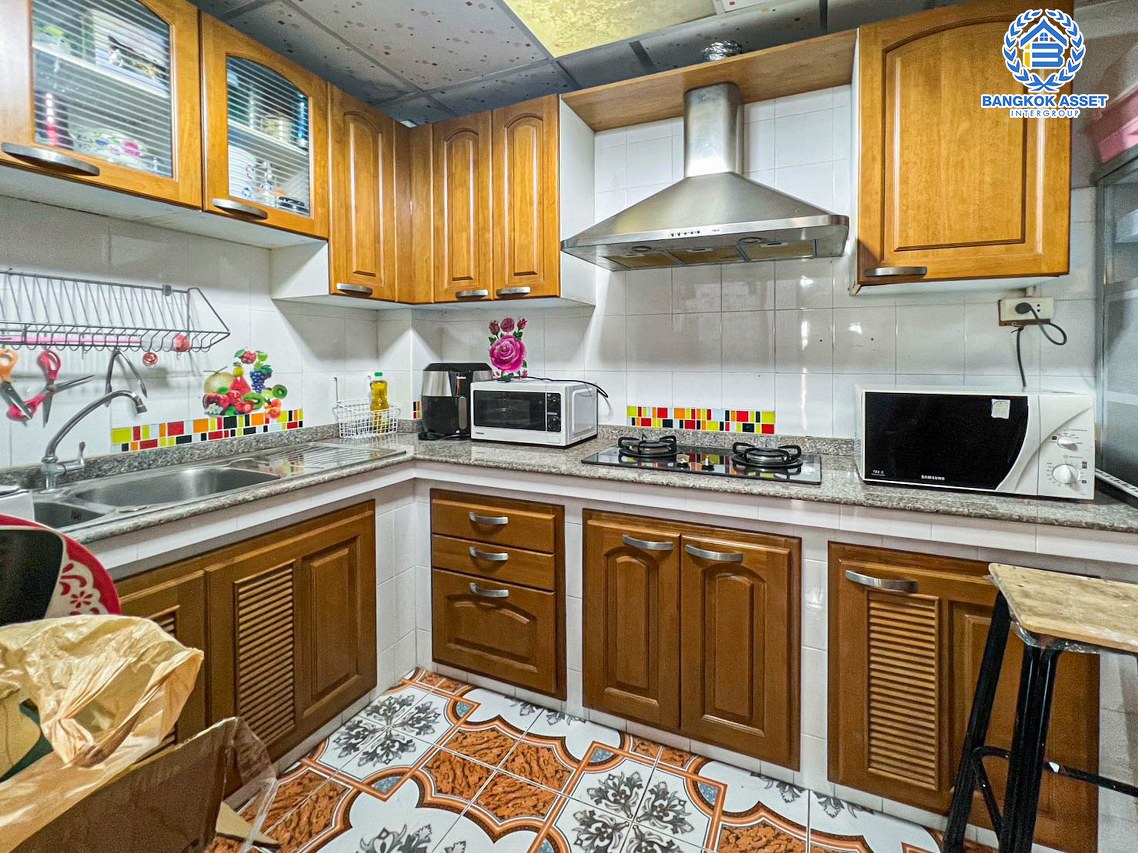 *****ทาวน์เฮ้าส์มือสองนนทบุรี หมู่บ้าน เจ้าพระยา รัตนาธิเบศร์ เนื้อที่ 19.4 ตร.ว. ฟังก์ชัน 3 ห้องนอน 2 ห้องน้ำ 1 ที่จอดรถ แถมฟรี! 2 เครื่องปรับอากาศ บนทำเลเยี่ยม เชื่อมต่อหลายเส้นทาง เพียง 6 นาทีถึงรถไฟฟ้าสายสีม่วง "สถานีบางพลู" ใกล้จุดขึ้นทางด่วน "ศรีรัช"