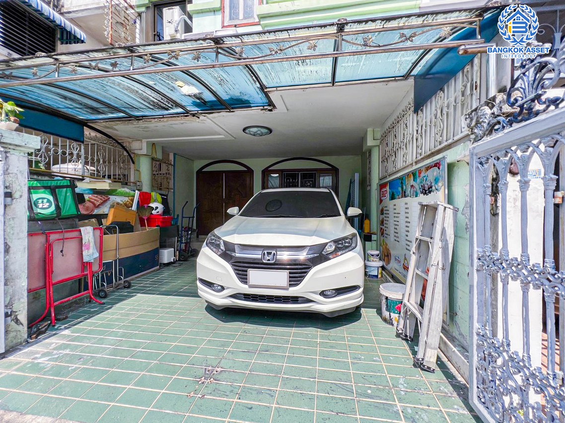 *****ทาวน์เฮ้าส์มือสองนนทบุรี หมู่บ้าน เจ้าพระยา รัตนาธิเบศร์ เนื้อที่ 19.4 ตร.ว. ฟังก์ชัน 3 ห้องนอน 2 ห้องน้ำ 1 ที่จอดรถ แถมฟรี! 2 เครื่องปรับอากาศ บนทำเลเยี่ยม เชื่อมต่อหลายเส้นทาง เพียง 6 นาทีถึงรถไฟฟ้าสายสีม่วง "สถานีบางพลู" ใกล้จุดขึ้นทางด่วน "ศรีรัช"