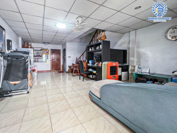 *****ทาวน์เฮ้าส์มือสองนนทบุรี หมู่บ้าน เจ้าพระยา รัตนาธิเบศร์ เนื้อที่ 19.4 ตร.ว. ฟังก์ชัน 3 ห้องนอน 2 ห้องน้ำ 1 ที่จอดรถ แถมฟรี! 2 เครื่องปรับอากาศ บนทำเลเยี่ยม เชื่อมต่อหลายเส้นทาง เพียง 6 นาทีถึงรถไฟฟ้าสายสีม่วง "สถานีบางพลู" ใกล้จุดขึ้นทางด่วน "ศรีรัช"