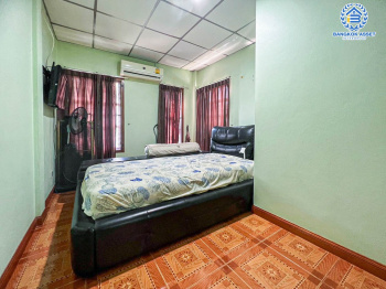 *****ทาวน์เฮ้าส์มือสองนนทบุรี หมู่บ้าน เจ้าพระยา รัตนาธิเบศร์ เนื้อที่ 19.4 ตร.ว. ฟังก์ชัน 3 ห้องนอน 2 ห้องน้ำ 1 ที่จอดรถ แถมฟรี! 2 เครื่องปรับอากาศ บนทำเลเยี่ยม เชื่อมต่อหลายเส้นทาง เพียง 6 นาทีถึงรถไฟฟ้าสายสีม่วง "สถานีบางพลู" ใกล้จุดขึ้นทางด่วน "ศรีรัช"