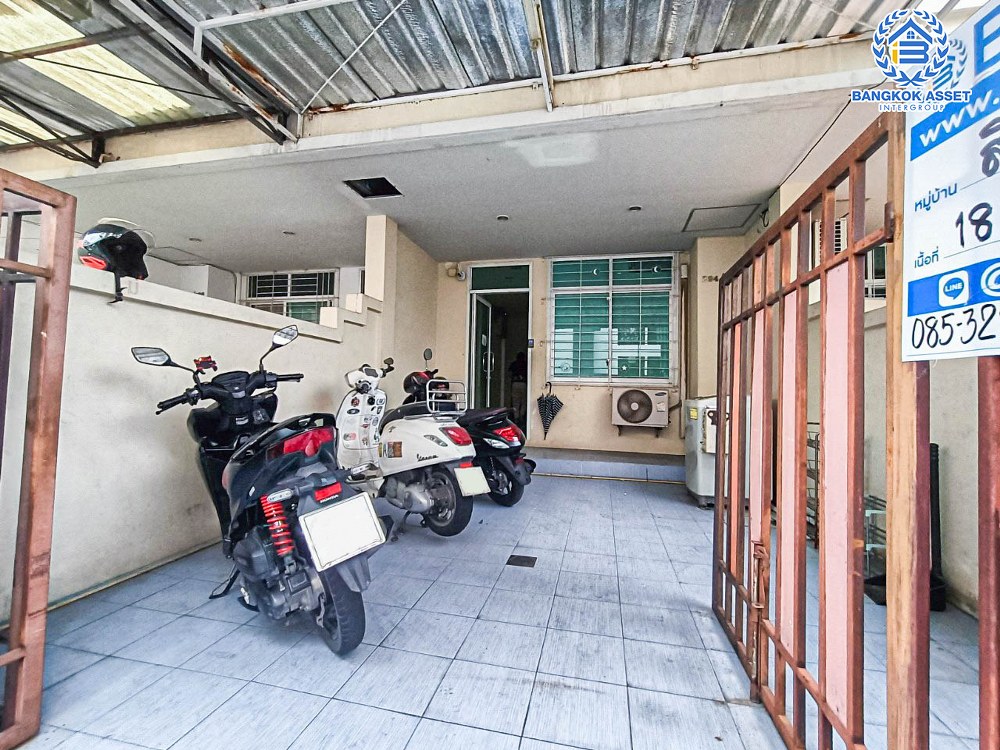 *****ทาวน์เฮ้าส์ 3 ชั้นมือสอง สิรีนพาร์ค2 วงศ์สว่าง เนื้อที่กว้าง 18.80 ตร.ว. ฟังก์ชัน 5 ห้องนอน 5 ห้องน้ำ ภายในสภาพดี ฟรี! แอร์ ตั้งบนทำเลชุมชน เดินทางสะดวกสบาย เชื่อมต่อถนนวงศ์สว่าง, ถนนวงศ์สว่าง, ถนนพิบูลสงคราม, ถนนกรุงเทพ-นนทบุรี ใกล้รถไฟฟ้าสายสีม่วง "สถานีวงศ์สว่าง" และทางด่วน "ศรีรัช" จองเลย!