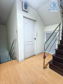 *****ทาวน์เฮ้าส์ 3 ชั้นมือสอง สิรีนพาร์ค2 วงศ์สว่าง เนื้อที่กว้าง 18.80 ตร.ว. ฟังก์ชัน 5 ห้องนอน 5 ห้องน้ำ ภายในสภาพดี ฟรี! แอร์ ตั้งบนทำเลชุมชน เดินทางสะดวกสบาย เชื่อมต่อถนนวงศ์สว่าง, ถนนวงศ์สว่าง, ถนนพิบูลสงคราม, ถนนกรุงเทพ-นนทบุรี ใกล้รถไฟฟ้าสายสีม่วง "สถานีวงศ์สว่าง" และทางด่วน "ศรีรัช" จองเลย!