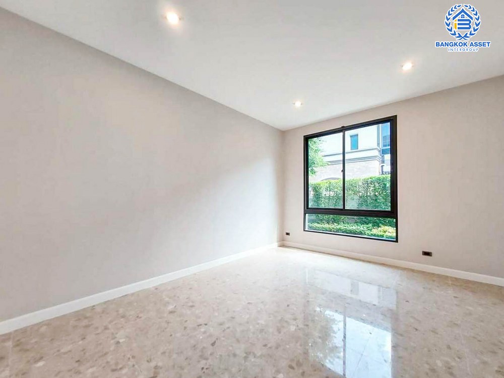 *****บ้านเดี่ยวมือสอง โครงการ เดอะแกรนด์ ปิ่นเกล้า หลังมุม! ดีไซน์หรูติดถนนบรมราชชนนี พร้อมสระว่ายน้ำส่วนตัว เนื้อที่กว้างเกือบ 226 ตร.ว. ฟังก์ชัน 4 ห้องนอน 5 ห้องน้ำ 3 ที่จอดรถ สิ่งอำนวยความสะดวกครบครัน บนทำเลเดินทางสะดวก เชื่อมต่อถนนวงแหวนกาญจนาภิเษก และทางคู่ขนานลอยฟ้าบรมราชชนนี