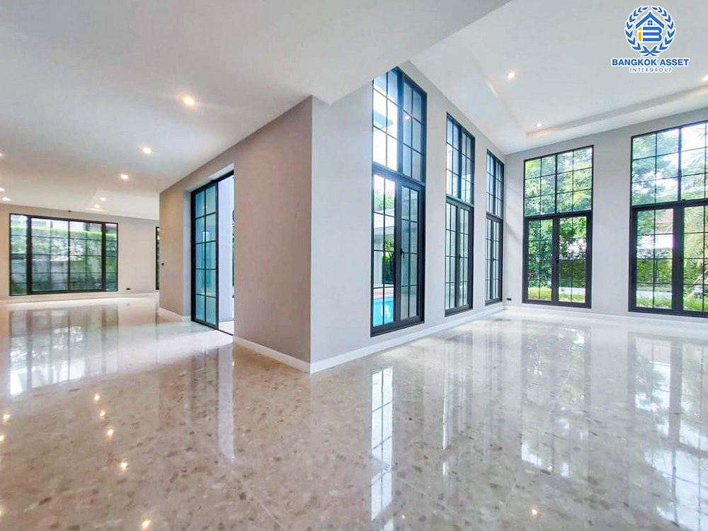 *****บ้านเดี่ยวมือสอง โครงการ เดอะแกรนด์ ปิ่นเกล้า หลังมุม! ดีไซน์หรูติดถนนบรมราชชนนี พร้อมสระว่ายน้ำส่วนตัว เนื้อที่กว้างเกือบ 226 ตร.ว. ฟังก์ชัน 4 ห้องนอน 5 ห้องน้ำ 3 ที่จอดรถ สิ่งอำนวยความสะดวกครบครัน บนทำเลเดินทางสะดวก เชื่อมต่อถนนวงแหวนกาญจนาภิเษก และทางคู่ขนานลอยฟ้าบรมราชชนนี