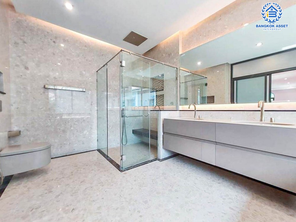 *****บ้านเดี่ยวมือสอง โครงการ เดอะแกรนด์ ปิ่นเกล้า หลังมุม! ดีไซน์หรูติดถนนบรมราชชนนี พร้อมสระว่ายน้ำส่วนตัว เนื้อที่กว้างเกือบ 226 ตร.ว. ฟังก์ชัน 4 ห้องนอน 5 ห้องน้ำ 3 ที่จอดรถ สิ่งอำนวยความสะดวกครบครัน บนทำเลเดินทางสะดวก เชื่อมต่อถนนวงแหวนกาญจนาภิเษก และทางคู่ขนานลอยฟ้าบรมราชชนนี