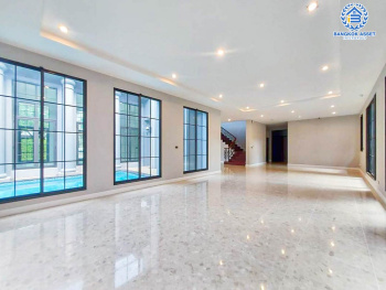 *****บ้านเดี่ยวมือสอง โครงการ เดอะแกรนด์ ปิ่นเกล้า หลังมุม! ดีไซน์หรูติดถนนบรมราชชนนี พร้อมสระว่ายน้ำส่วนตัว เนื้อที่กว้างเกือบ 226 ตร.ว. ฟังก์ชัน 4 ห้องนอน 5 ห้องน้ำ 3 ที่จอดรถ สิ่งอำนวยความสะดวกครบครัน บนทำเลเดินทางสะดวก เชื่อมต่อถนนวงแหวนกาญจนาภิเษก และทางคู่ขนานลอยฟ้าบรมราชชนนี