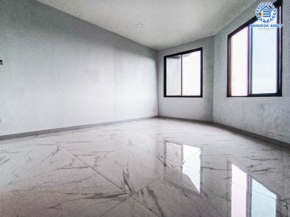 *****อาคารพาณิชย์มือหนึ่งสูง 4 ชั้น ซอยลาดพร้าว87 ลาดพร้าว หลังมุม! เนื้อที่ 37.10 ตร.ว. พร้อมฟังก์ชัน 2 ห้องนอน 5 ห้องน้ำ 2 ที่จอดรถ บ้านสวยตกแต่งครบ อยู่ในย่านที่เหมาะสำหรับทำธุรกิจ ตั้งบนทำเลดี ใกล้รถไฟฟ้าสายสีเหลือง "สถานีลาดพร้าว83" และใกล้จุดขึ้นทางด่วน "รามอินทรา-อาจณรงค์"