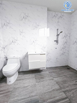 *****อาคารพาณิชย์มือหนึ่งสูง 4 ชั้น ซอยลาดพร้าว87 ลาดพร้าว หลังมุม! เนื้อที่ 37.10 ตร.ว. พร้อมฟังก์ชัน 2 ห้องนอน 5 ห้องน้ำ 2 ที่จอดรถ บ้านสวยตกแต่งครบ อยู่ในย่านที่เหมาะสำหรับทำธุรกิจ ตั้งบนทำเลดี ใกล้รถไฟฟ้าสายสีเหลือง "สถานีลาดพร้าว83" และใกล้จุดขึ้นทางด่วน "รามอินทรา-อาจณรงค์"