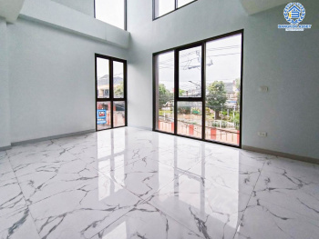 *****อาคารพาณิชย์มือหนึ่งสูง 4 ชั้น ซอยลาดพร้าว87 ลาดพร้าว หลังมุม! เนื้อที่ 37.10 ตร.ว. พร้อมฟังก์ชัน 2 ห้องนอน 5 ห้องน้ำ 2 ที่จอดรถ บ้านสวยตกแต่งครบ อยู่ในย่านที่เหมาะสำหรับทำธุรกิจ ตั้งบนทำเลดี ใกล้รถไฟฟ้าสายสีเหลือง "สถานีลาดพร้าว83" และใกล้จุดขึ้นทางด่วน "รามอินทรา-อาจณรงค์"