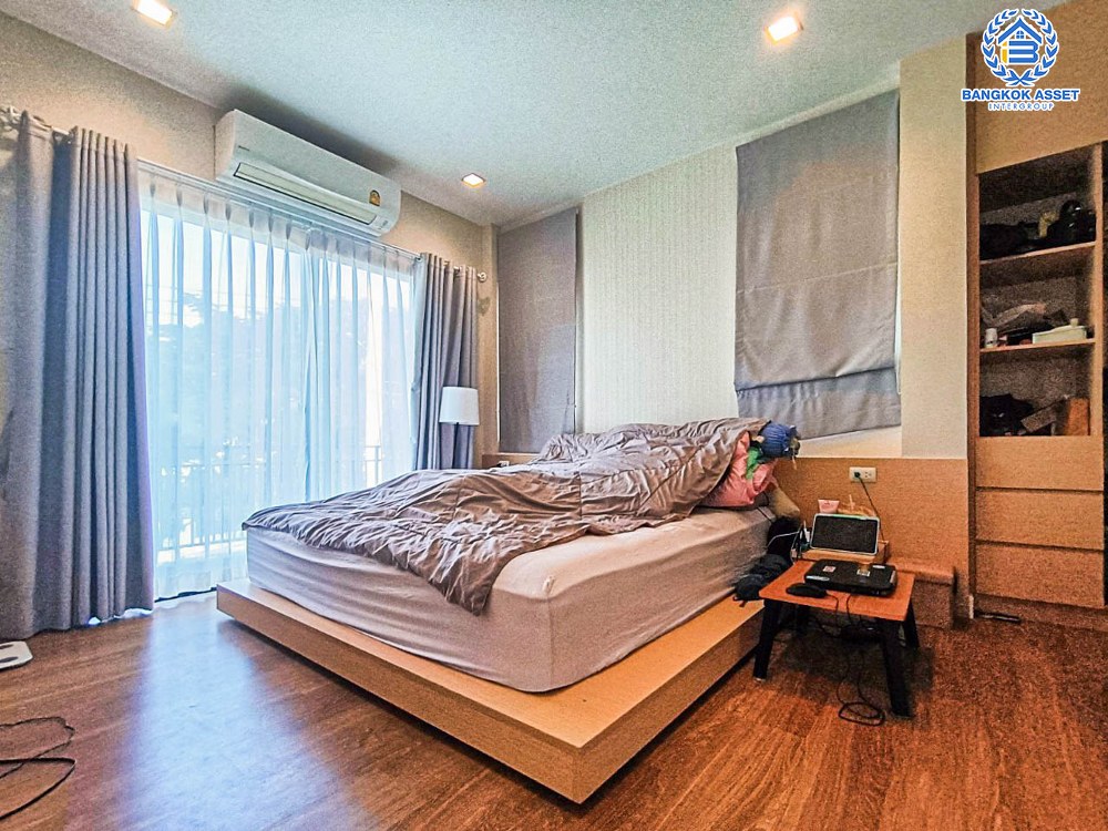 *****บ้านเดี่ยวมือสอง โครงการ เวนิว ติวานนท์-รังสิต เนื้อที่ 50.30 ตร.ว. ฟังก์ชัน 3 ห้องนอน 3 ห้องน้ำ 2 ที่จอดรถ พื้นที่รอบบ้านกว้าง ต่อเติมพร้อมอยู่ บนทำเลแห่งการเดินทาง เชื่อมต่อถนนติวานนท์, ถนนศรีสมาน, ถนนปทุมธานี-บางปะอิน ใกล้รถไฟฟ้าสายสีแดง "สถานีรังสิต" และจุดขึ้นทางด่วน "ศรีรัช"