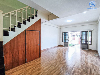 *****ทาวน์เฮ้าส์มือสองนนทบุรี โครงการ ดิเอมเมอรัลพาร์ค เรวดี-ติวานนท์ เนื้อที่ 18 ตร.ว. ฟังก์ชัน 2 ห้องนอน 2 ห้องน้ำ 1 ที่จอดรถ แถมฟรี! 1 เครื่องปรับอากาศ,  1 เครื่องทำน้ำอุ่น บนทำเลโซนเมือง ใกล้รถไฟฟ้าสายสีม่วง "สถานีกระทรวงสาธารณสุข" และทางด่วน "งามวงศ์วาน" จองเลย!