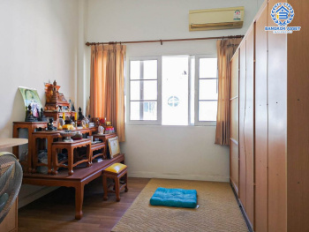 *****ทาวน์เฮ้าส์มือสอง 4 ชั้น โครงการ ยูโรเปี้ยน ทาวน์ ลาดกระบัง เนื้อที่ 21.80 ตร.ว. ฟังก์ชัน 3 ห้องนอน 4 ห้องน้ำ บรรยากาศร่มรื่น มีความเป็นส่วนตัว แถมฟรี! เครื่องปรับอากาศ, เครื่องทำน้ำอุ่น ทำเลใกล้สนามบินสุวรรณภูมิ เชื่อมต่อถนนสุขาภิบาล2, ถนนสุขุมวิท77(อ่อนนุช) ใกล้ Airport Link และจุดขึ้นมอเตอร์เวย์