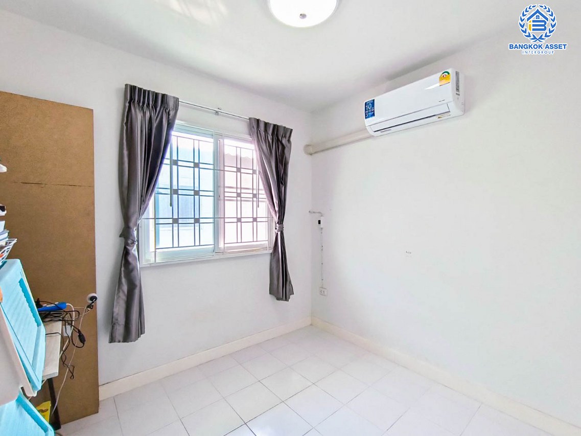 ทาวน์เฮ้าส์มือสองนนทบุรี โครงการ ไลโอบลิสซ์ กาญจนาภิเษก-ราชพฤกษ์ เนื้อที่กว้าง 17.6 ตร.ว. ฟังก์ชัน 3 ห้องนอน 2 ห้องน้ำ 1 ที่จอดรถ แถมฟรี! 3 เครื่องปรับอากาศ 1 เครื่องทำน้ำอุ่น ทำเลเดินทางสะดวก เชื่อมต่อ ถ.กาญจนาภิเษก, ถ.รัตนาธิเบศร์ ใกล้รถไฟฟ้าสายสีม่วง "สถานีคลองบางไผ่"