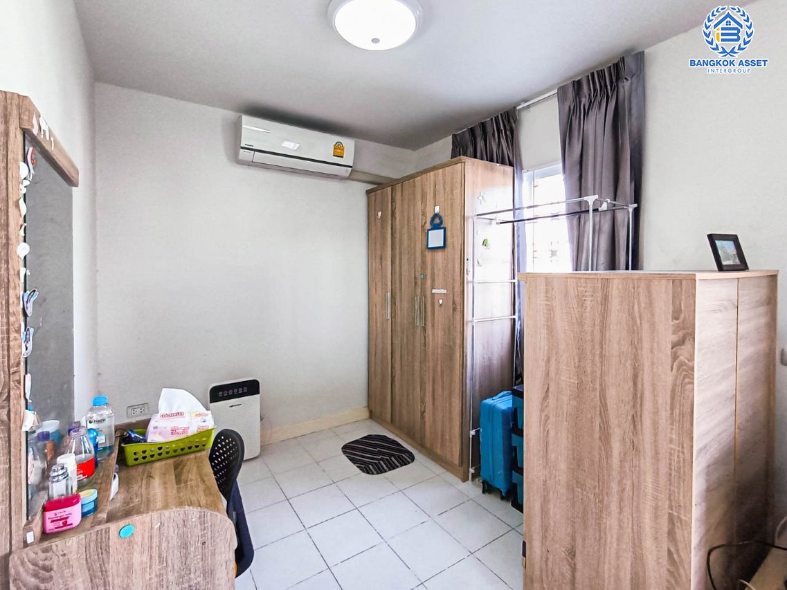 ทาวน์เฮ้าส์มือสองนนทบุรี โครงการ ไลโอบลิสซ์ กาญจนาภิเษก-ราชพฤกษ์ เนื้อที่กว้าง 17.6 ตร.ว. ฟังก์ชัน 3 ห้องนอน 2 ห้องน้ำ 1 ที่จอดรถ แถมฟรี! 3 เครื่องปรับอากาศ 1 เครื่องทำน้ำอุ่น ทำเลเดินทางสะดวก เชื่อมต่อ ถ.กาญจนาภิเษก, ถ.รัตนาธิเบศร์ ใกล้รถไฟฟ้าสายสีม่วง "สถานีคลองบางไผ่"