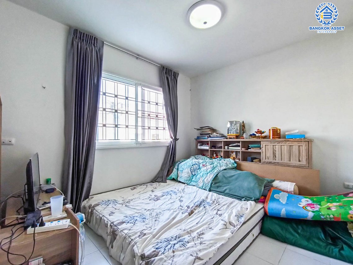 ทาวน์เฮ้าส์มือสองนนทบุรี โครงการ ไลโอบลิสซ์ กาญจนาภิเษก-ราชพฤกษ์ เนื้อที่กว้าง 17.6 ตร.ว. ฟังก์ชัน 3 ห้องนอน 2 ห้องน้ำ 1 ที่จอดรถ แถมฟรี! 3 เครื่องปรับอากาศ 1 เครื่องทำน้ำอุ่น ทำเลเดินทางสะดวก เชื่อมต่อ ถ.กาญจนาภิเษก, ถ.รัตนาธิเบศร์ ใกล้รถไฟฟ้าสายสีม่วง "สถานีคลองบางไผ่"