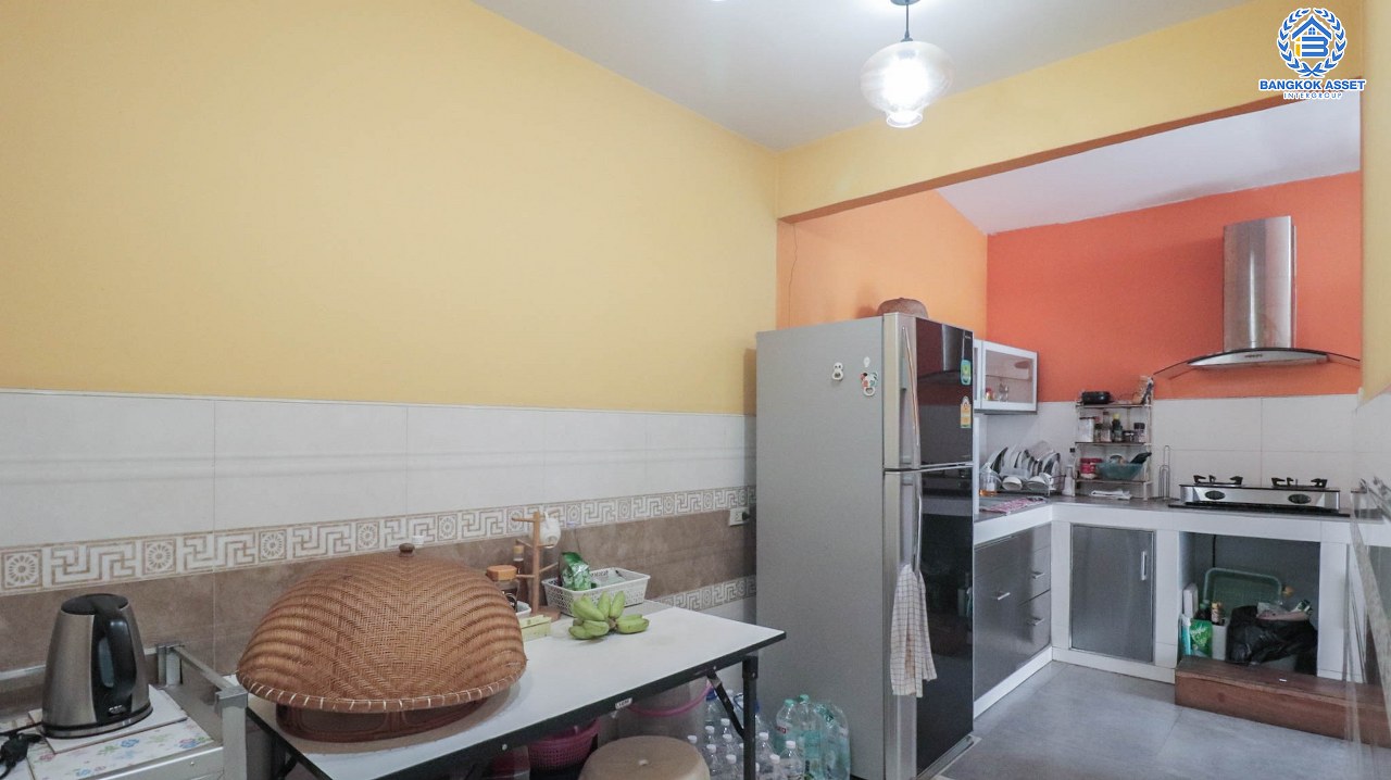 *****บ้านแฝดมือสองนนทบุรี โครงการ ลิฟวิ่งพาร์ค พระราม5 เนื้อที่ 36.4 ตร.ว. ฟังก์ชันจัดเต็ม 5 ห้องนอน 4 ห้องน้ำ บ้านพร้อมเข้าอยู่ สไตล์โมเดิร์น แถมฟรี! 4 เครื่องปรับอากาศ บนทำเลเดินทางสะดวก เชื่อมต่อถนนราชพฤกษ์, ถนนพระราม5, ถนนรัตนาธิเบศร์ ใกล้ทางด่วน "ศรีรัช"