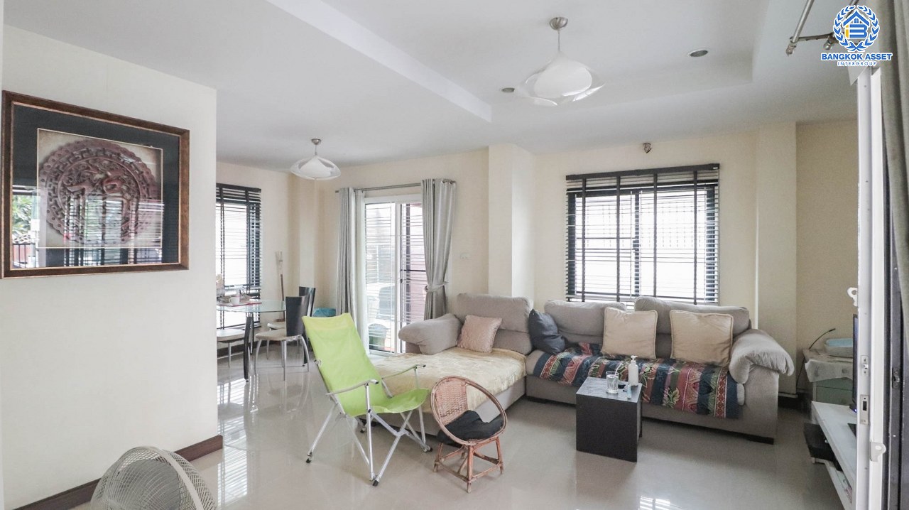 *****บ้านแฝดมือสองนนทบุรี โครงการ ลิฟวิ่งพาร์ค พระราม5 เนื้อที่ 36.4 ตร.ว. ฟังก์ชันจัดเต็ม 5 ห้องนอน 4 ห้องน้ำ บ้านพร้อมเข้าอยู่ สไตล์โมเดิร์น แถมฟรี! 4 เครื่องปรับอากาศ บนทำเลเดินทางสะดวก เชื่อมต่อถนนราชพฤกษ์, ถนนพระราม5, ถนนรัตนาธิเบศร์ ใกล้ทางด่วน "ศรีรัช"